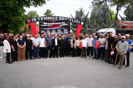 15 TEMMUZ’UN 9. YILDÖNÜMÜNDE ŞEHİTLERİMİZİ RAHMETLE ANDIK